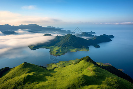 夏天丘陵岛屿的自然景观图片