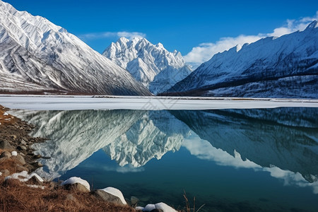 美丽的冉乌湖景观图片