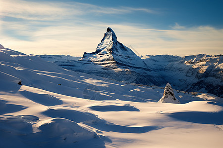 壮丽陡峭的雪山图片