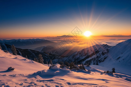 黄昏时分的雪山景图片