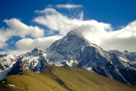 雪山的山顶图片