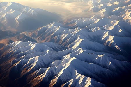 白雪覆盖的高山图片