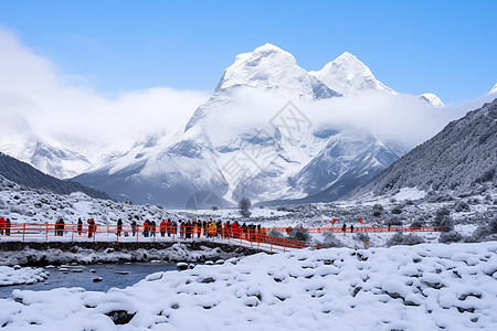 白雪皑皑的雪山图片