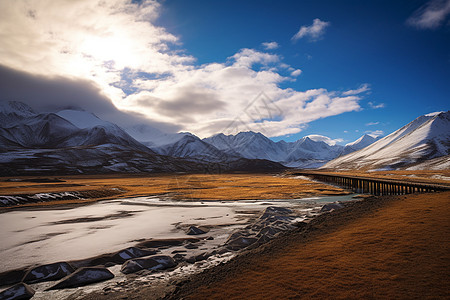 米拉山口的雪山图片