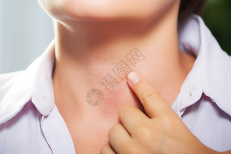 男性的喉结图片