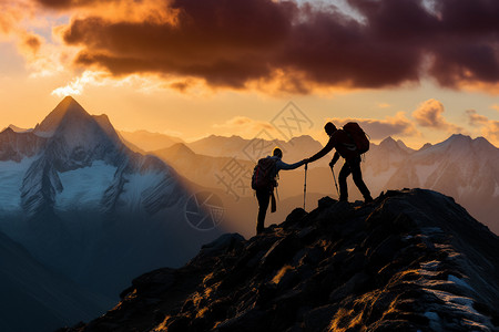 互助的登山者背景图片