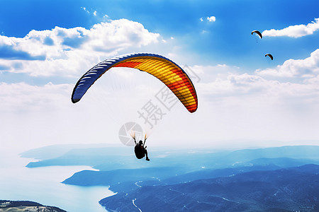 快乐的跳伞运动高清图片