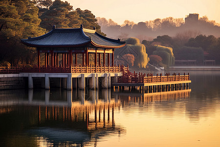 夕阳照耀下的历史建筑背景图片