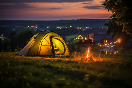 露营夜晚山顶中的露营帐篷背景