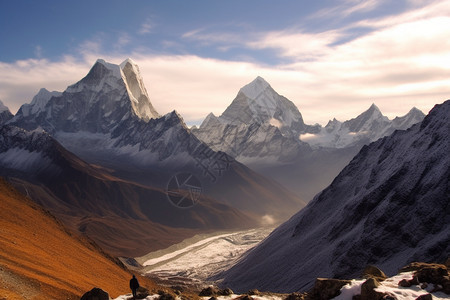 大山深沟里的积雪图片