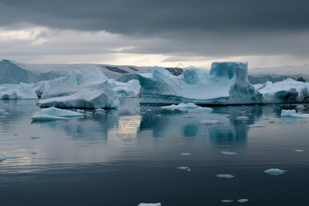 阴天海面海面融化的冰川背景