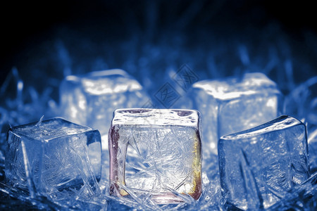 凉爽的透明冰块图片