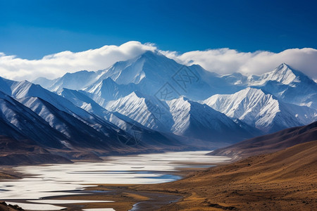 巍峨高山巍峨的雪山背景