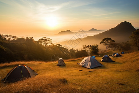 日出下的野外露营地背景图片