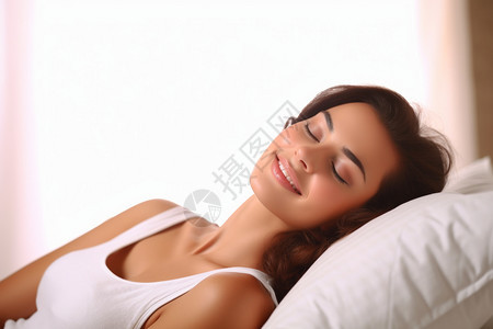 微笑入睡的女人图片