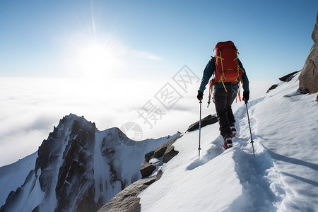 冬季户外登山爱好者背景图片