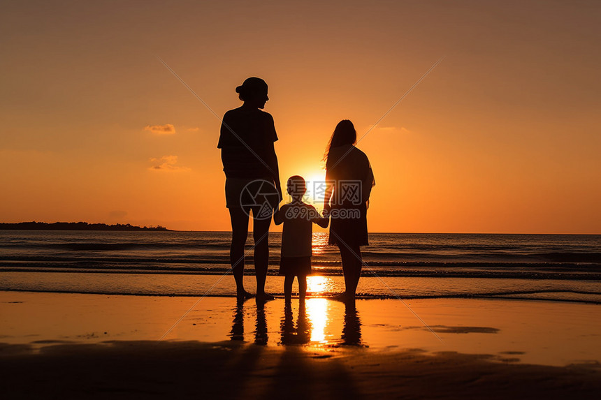 海边的一家人剪影图片