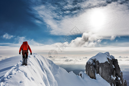登雪山的登山者图片