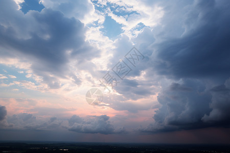 日出时的天空云彩图片
