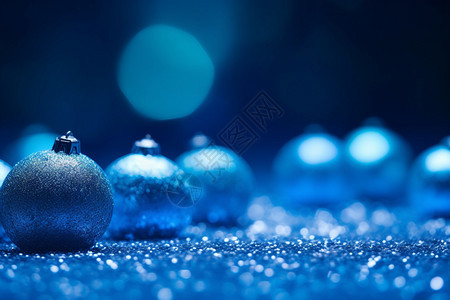闪耀的圣诞节装饰球图片