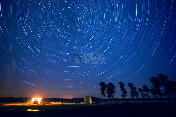 夜空中的星星轨迹图片