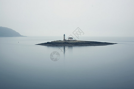 孤独的海上灯塔图片