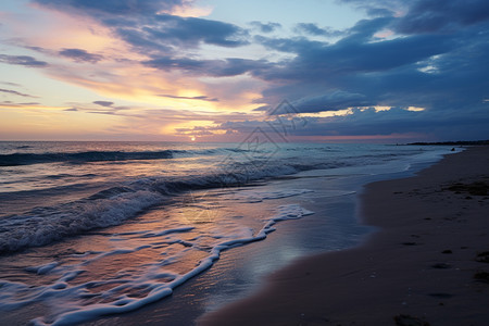 黄昏时分的海边图片