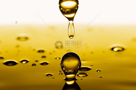 橄榄油的液体图片