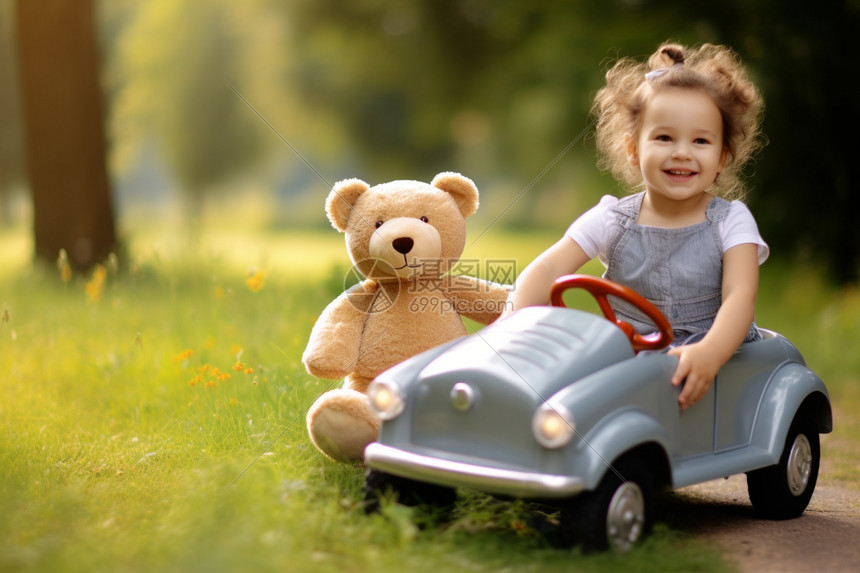 户外坐小车游玩的小女孩图片