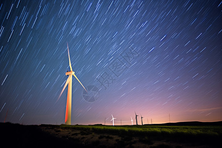 夜晚星空下的风力涡轮机图片