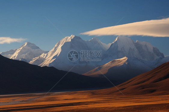 荒原上的雪山图片