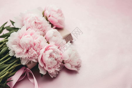 一束粉色牡丹花图片