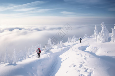 攀登者勇闯雪山顶峰图片