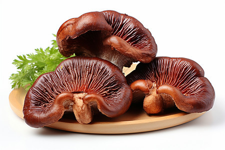 盘子里的菌菇图片