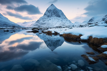 寒冷的挪威雪山图片