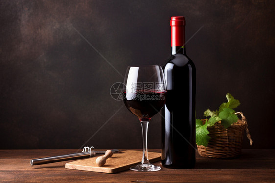 名牌的葡萄酒图片