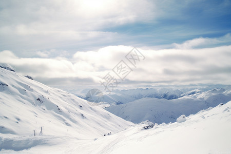 雪白的雪山图片