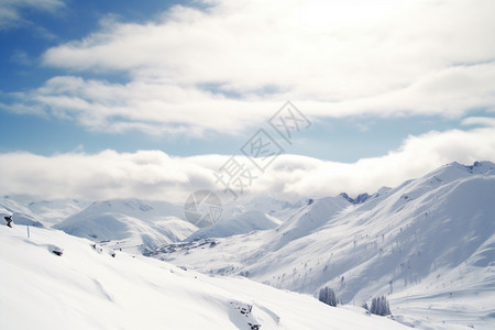 白茫茫的雪山图片