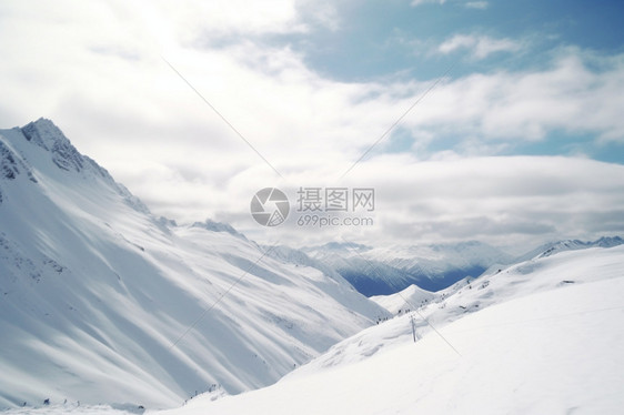 高高的雪山图片