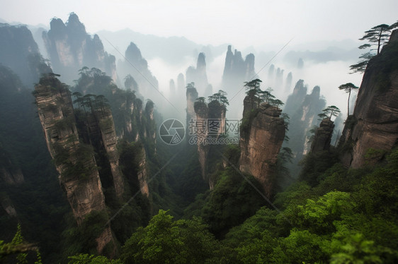 岩石的山峰图片