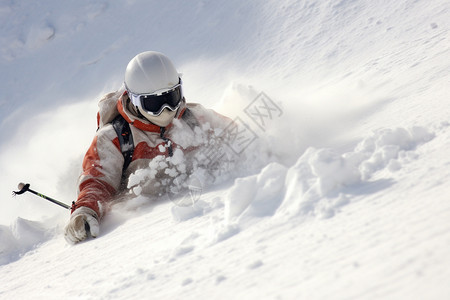 雪地上滑雪受伤的运动者图片