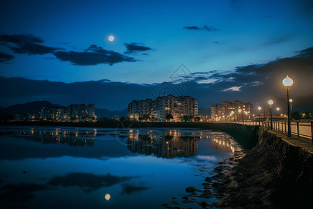 夜晚湖边的城市图片