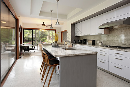 新建住宅的白色厨房图片