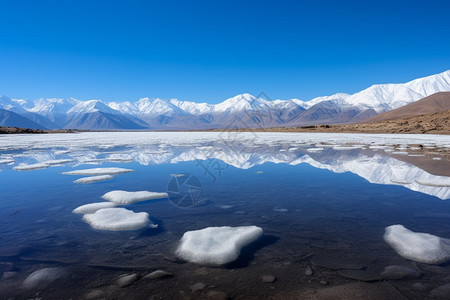 美丽的雪山风景图片