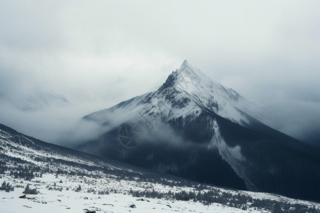 雪山山脉的壮观景象图片