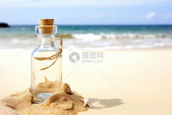 海岸上的漂流瓶图片