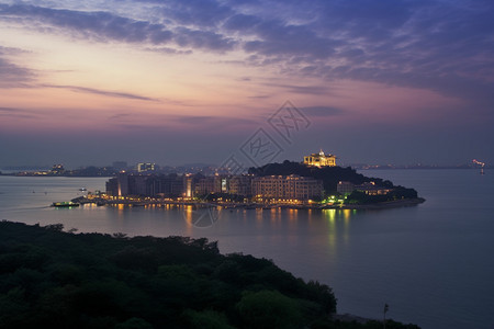 沿海城市的黄昏景观图片