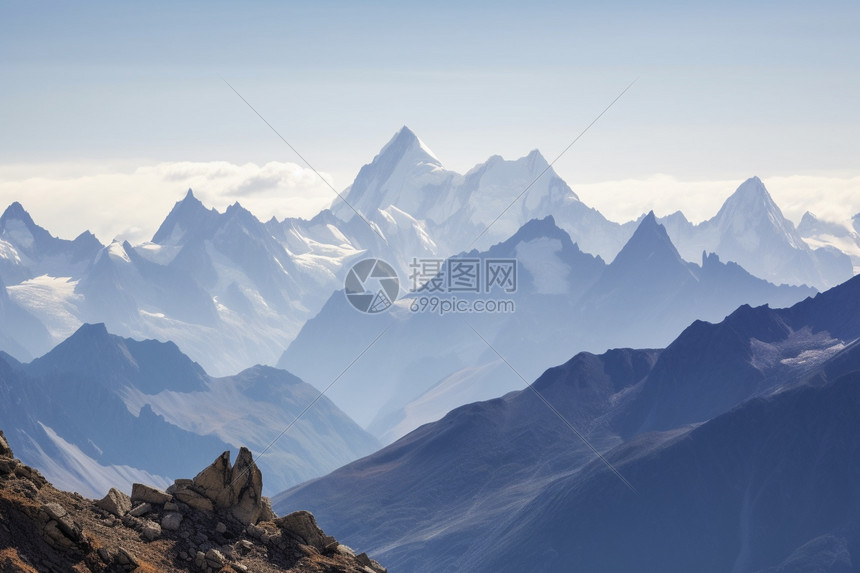 壮观的雪山山脉图片