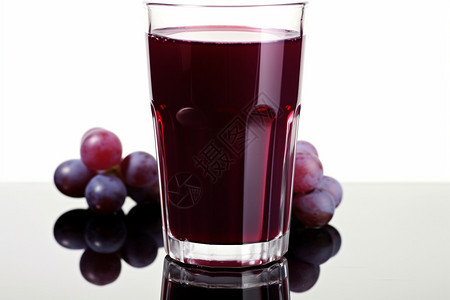 一杯紫色的果汁图片