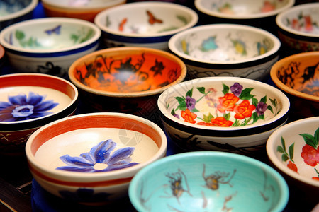 传统工艺的陶器餐具图片